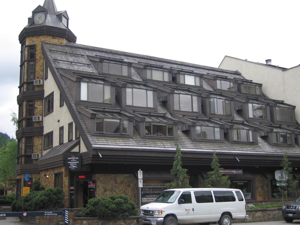 Clock Tower Resort 휘슬러 외부 사진